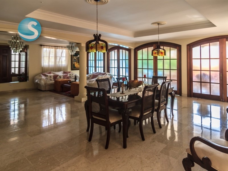 Casa — Altos de Arroyo Hondo III — Casa en venta en Santo Domingo